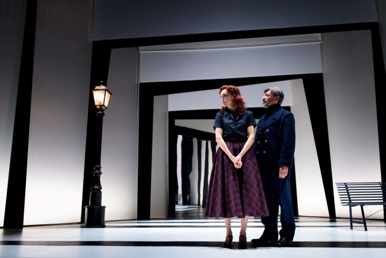 IL-LUTTO-SI-ADDICE-AD-ELETTRA 1