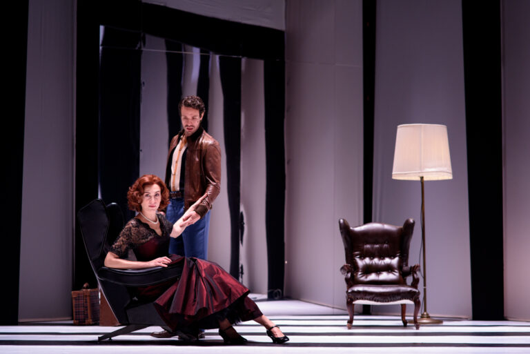 IL-LUTTO-SI-ADDICE-AD-ELETTRA 2